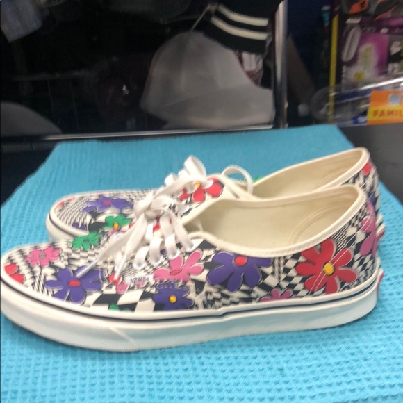 Vans Multicolor Artistic Print Sneakers - Picture 2 of 5